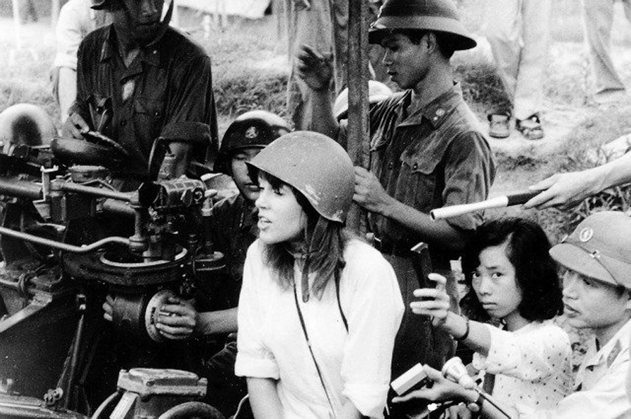 jane fonda photo: Jane Fonda Admiring an NVA gun crew JaneFondaLovesTheNVA.jpg