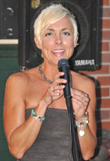 photo:  blonde vocalist